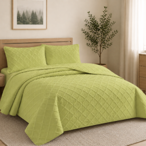 Cuvertura matlasata dimensiunea 160x230 cm si 1 fata de perna 50x70 cm, uni-model romburi, culoare verde deschis